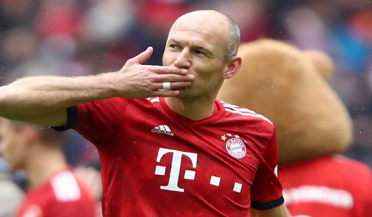 ফুটবল থেকে অবসর নিলেন আরিয়েন রোবেন