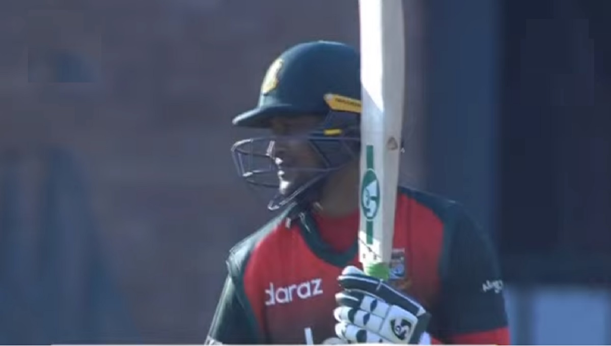 সাকিবের ব্যাটে বেঁচে আছে আশা