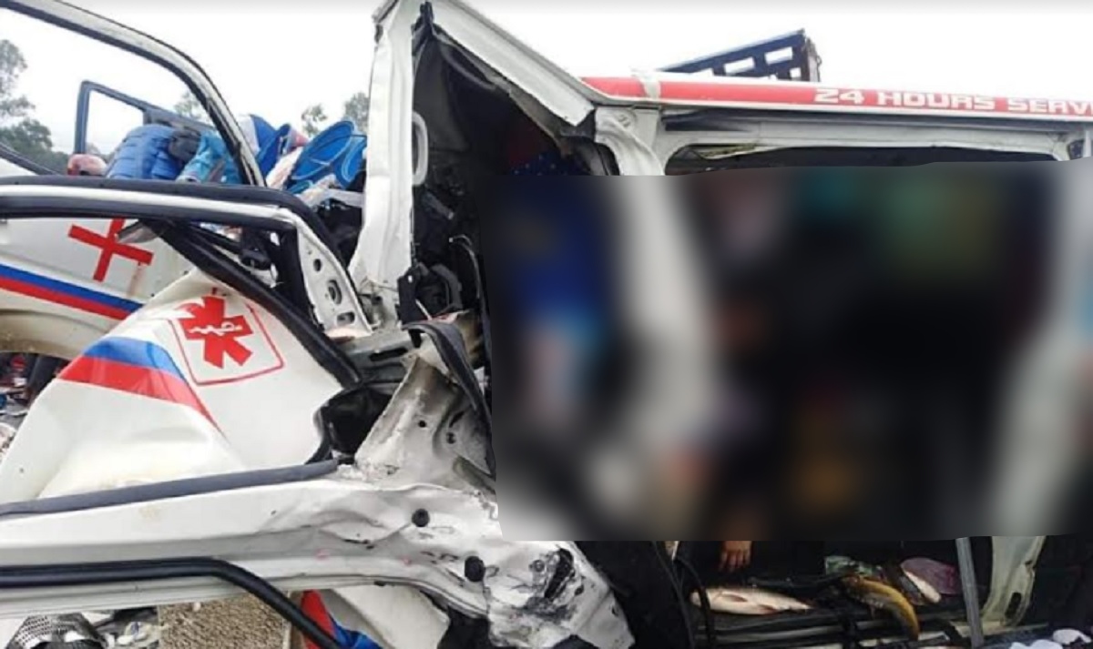 টাঙ্গাইলে অ্যাম্বুলেন্স-পিকআপভ্যানের মুখোমুখি সংঘর্ষ, নিহত ৪