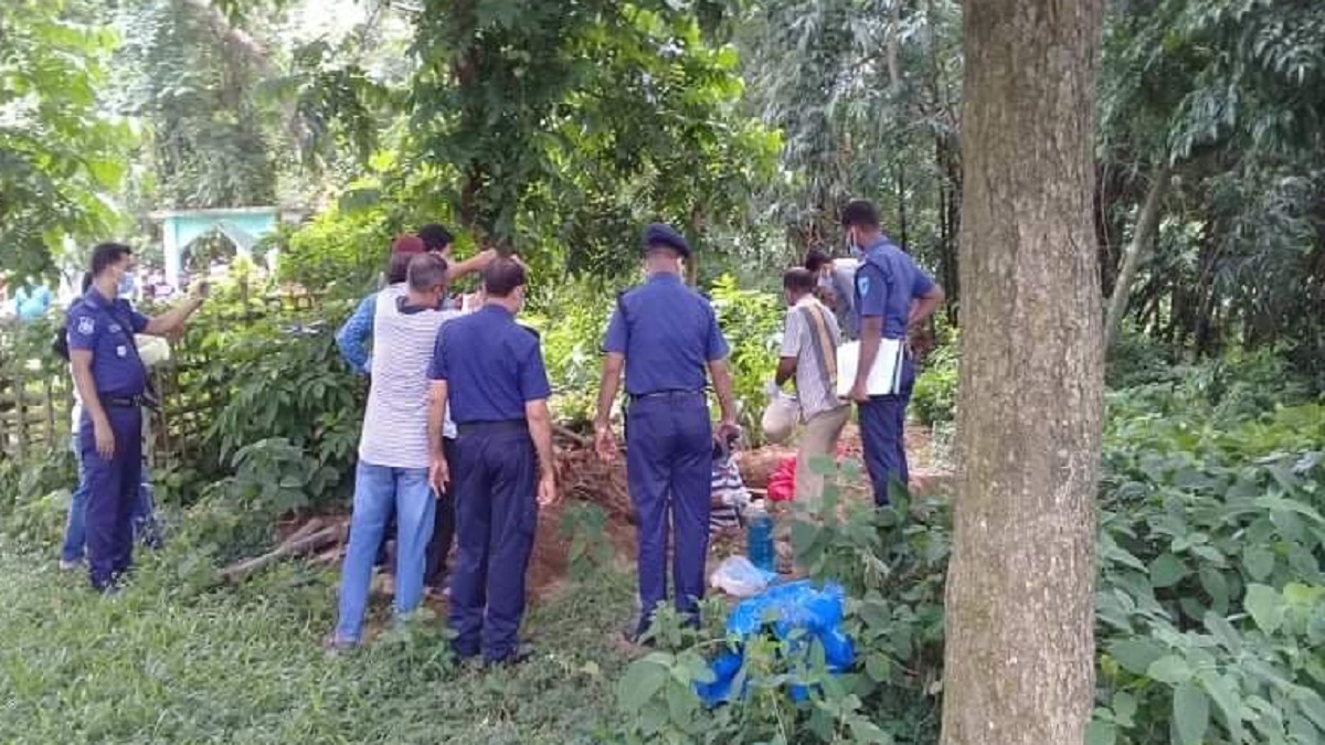 মৃত্যুর ২ মাস পর কবর থেকে সৌদি প্রবাসীর লাশ উত্তোলন