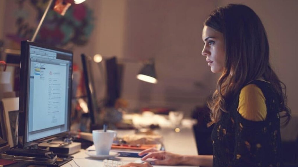 একটানা স্ক্রিনে কাজ, চোখের সুরক্ষায় যা করণীয়