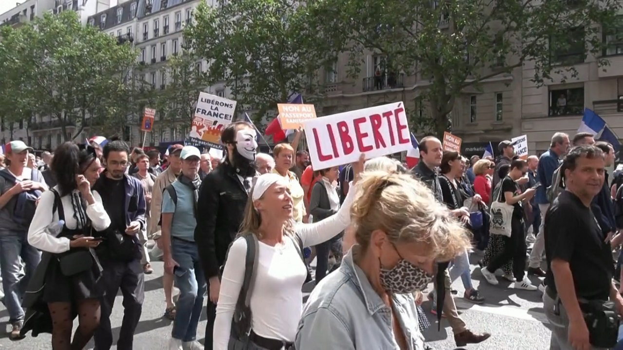 ফ্রান্সে করোনা সংক্রান্ত বিশেষ পাসের প্রতিবাদে বিক্ষোভ
