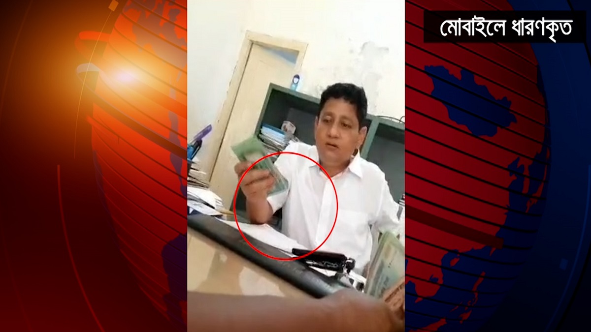 বরগুনায় এলজিইডি অফিস যেন ঘুষের হাট, কর্মকর্তাদের টাকা নেয়ার ভিডিও ভাইরাল