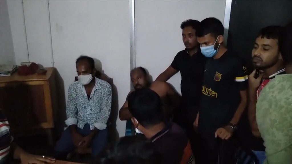 ঝিনাইদহে ব্যবসায়ীকে ছুরিকাঘাত; অভিযুক্তের সাথে ছিলো সাদা পোশাকের দুই পুলিশ সদস্য