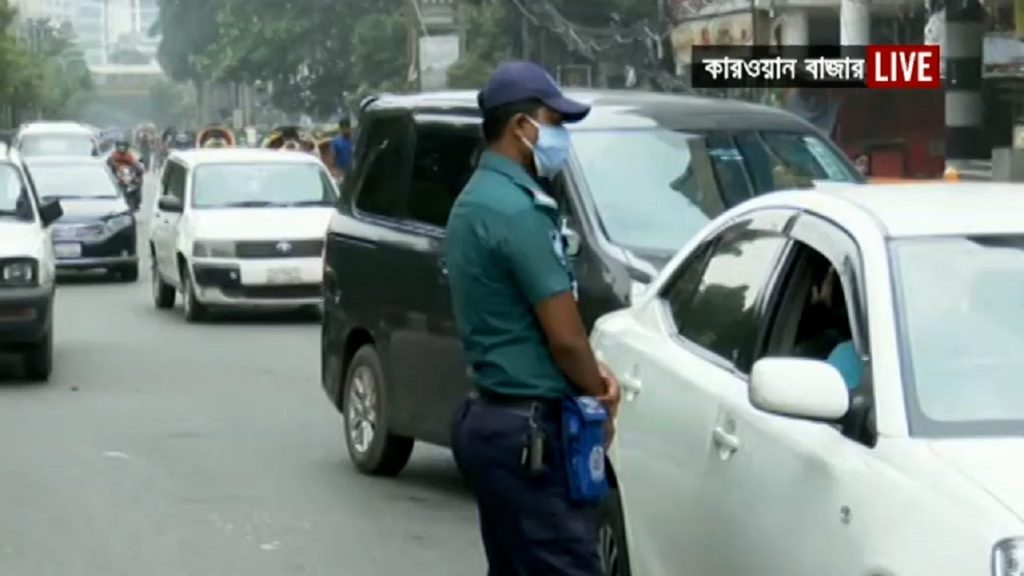 লকডাউনের ১২তম দিনে রাজধানীতে বেড়েছে মানুষ ও যানবাহনের চলাচল
