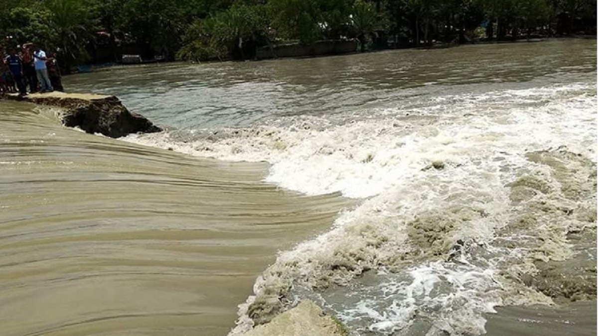 সর্বস্ব হারানোর শঙ্কা, নদীর পানি বাড়লেই বিপদ