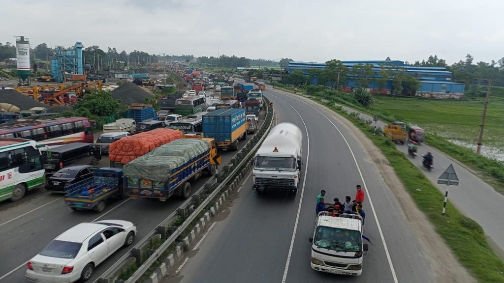 ঢাকা-টাঙ্গাইল মহাসড়কে ২০ কিলোমিটার যানজট