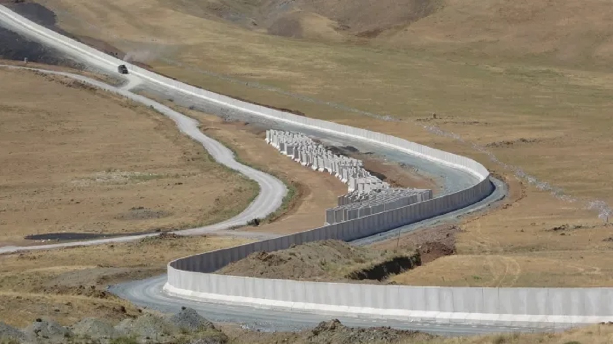 আফগান শরণার্থী ঠেকাতে ইরান সীমান্তে দেয়াল তুলছে তুরস্ক
