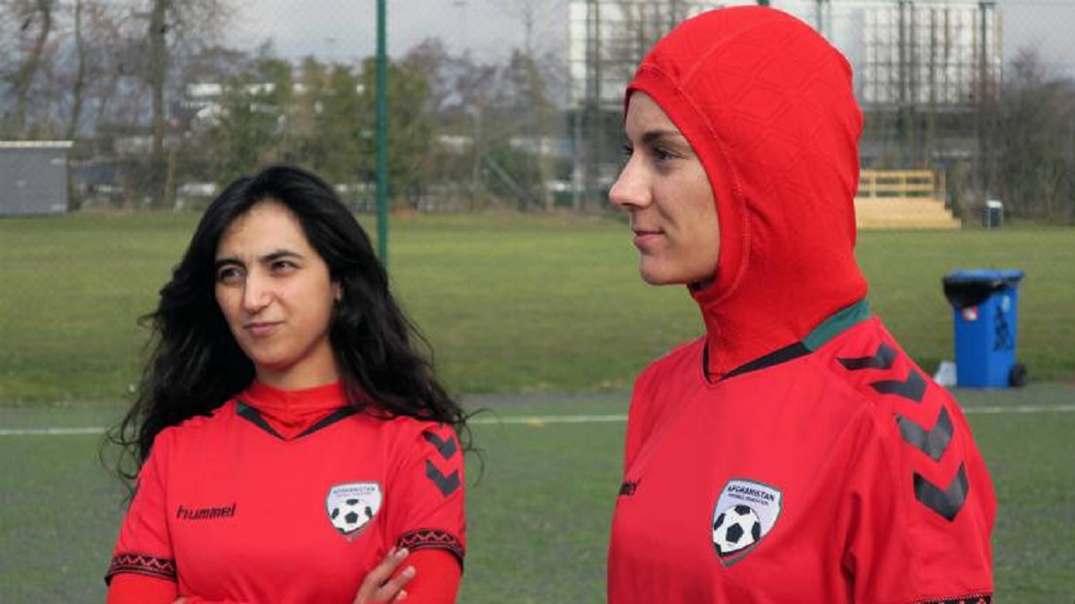 আফগান নারী খেলোয়াড়দের পালিয়ে যেতে বলছেন খালিদা