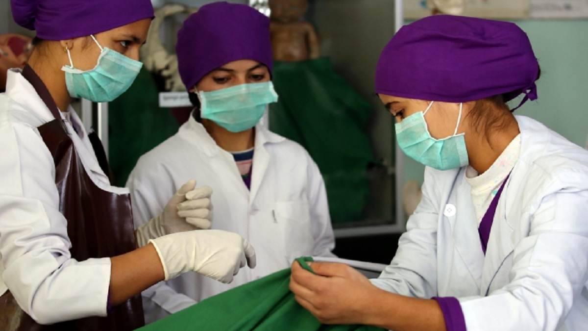 নারী স্বাস্থ্যকর্মীদের কাজে ফিরতে বললো তালেবান