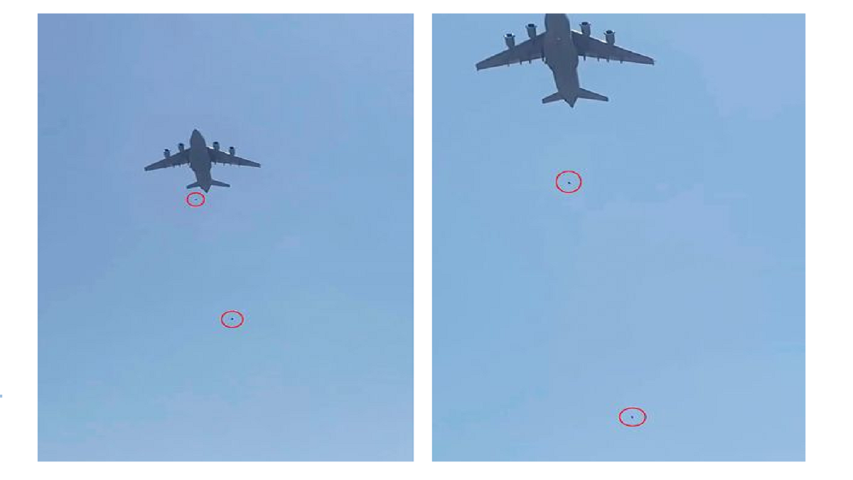 বিমানের চাকা ধরে পালানোর চেষ্টা! ছিটকে পড়ছে মানুষ (ভিডিও)