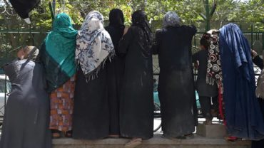 ‘বোরকা পরা বাধ্যতামূলক নয়, হিজাব পরলেই হবে’