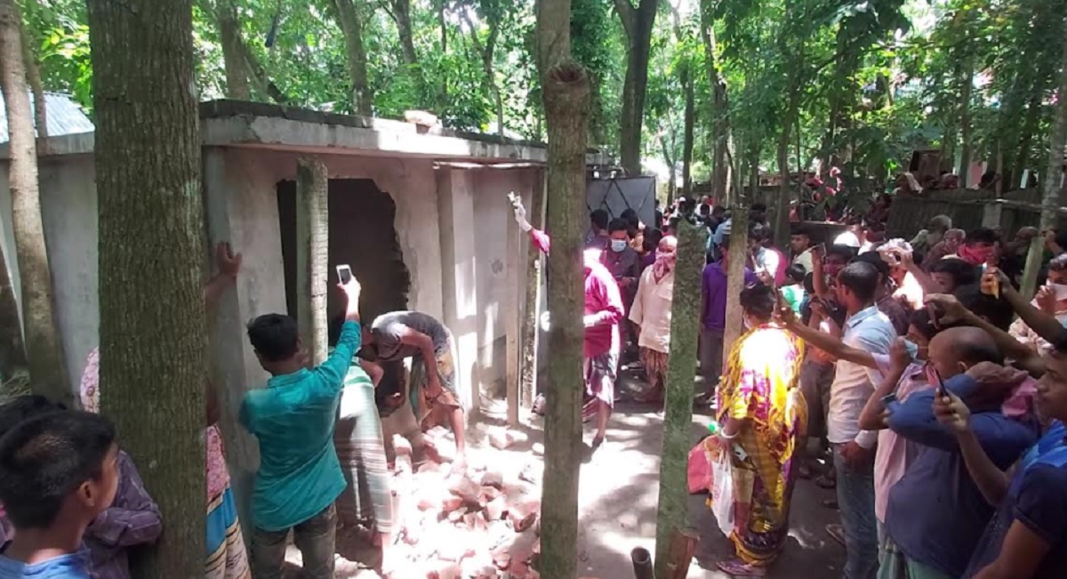 মাইজভাণ্ডারী ভক্তের লাশকে ঘিরে গান বাজনা, ৯ দিন পর দাফন