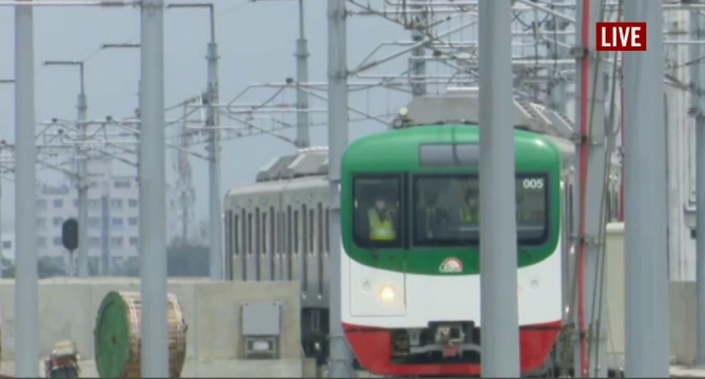 মেট্রোরেলের পরীক্ষামূলক আনুষ্ঠানিক উদ্বোধন