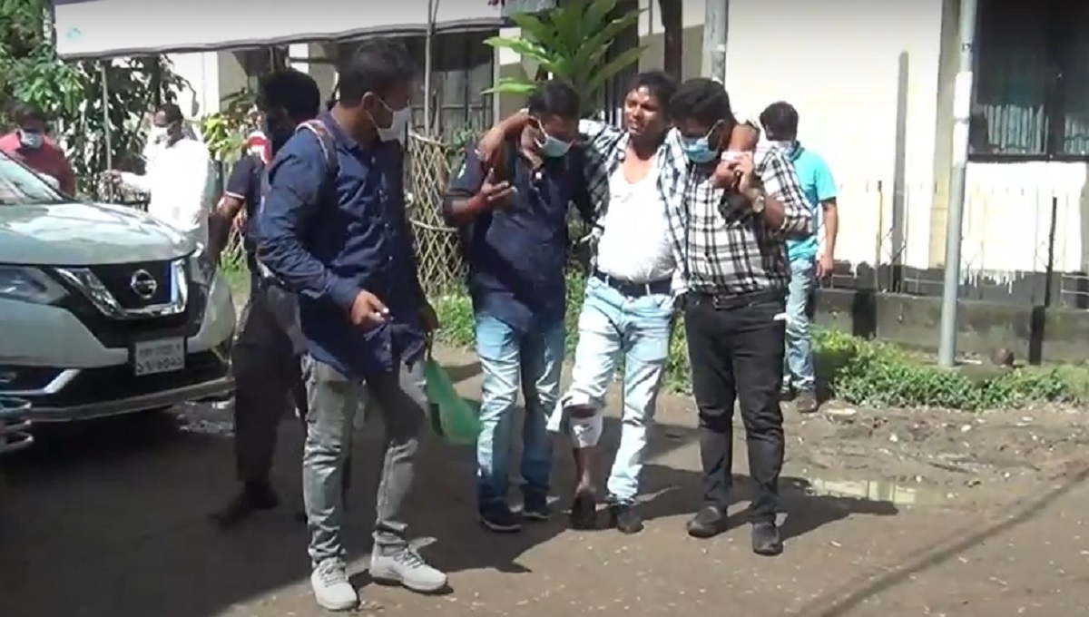 স্বেচ্ছাসেবক দলের অক্সিজেন বিতরণ অনুষ্ঠানে হামলা, সাংবাদিকসহ আহত অন্তত ২০