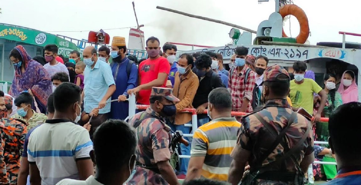 অতিরিক্ত যাত্রী নেয়ায় শিমুলিয়ায় ৪ লঞ্চকে জরিমানা
