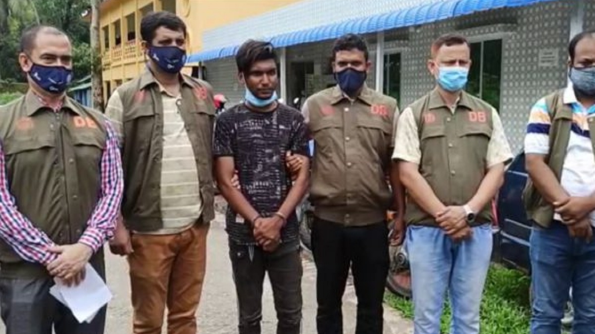 কুমিল্লায় মসজিদের বারান্দায় টিকটক ভিডিও বানানো সেই যুবক গ্রেফতার