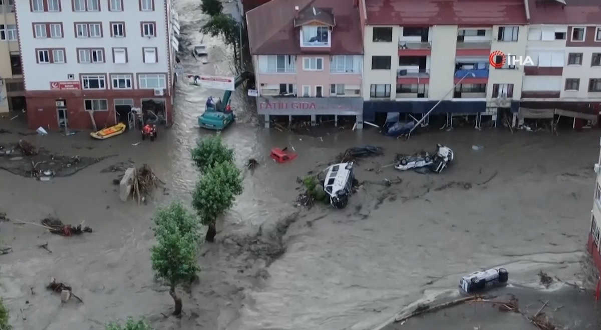 তুরস্কে বন্যায় নিহতের সংখ্যা বেড়ে ৭৭