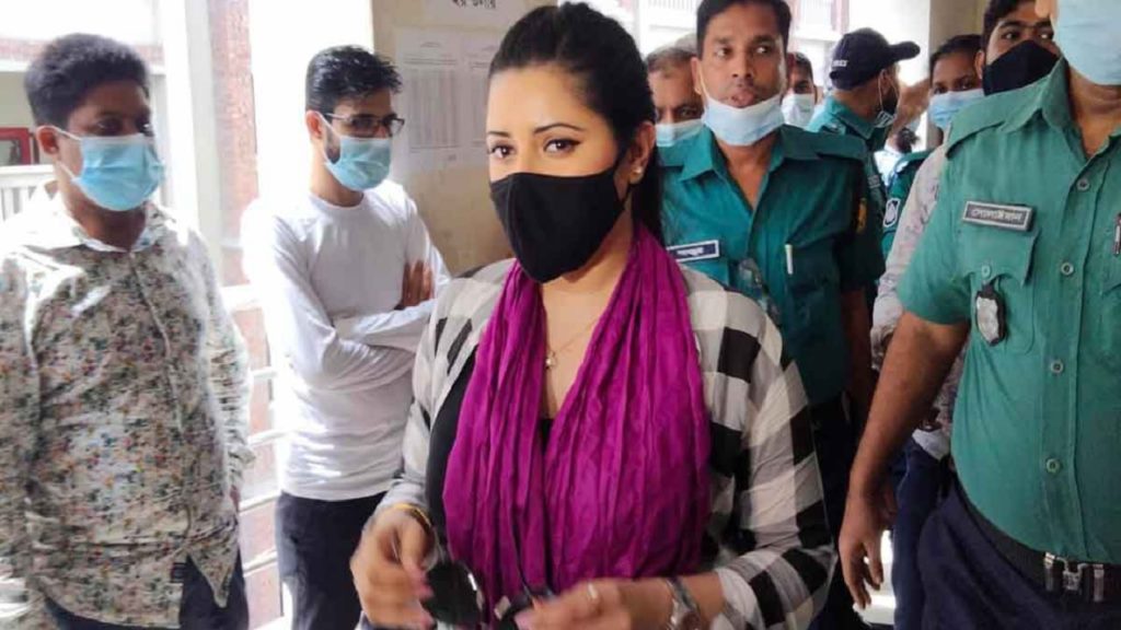 পরীমণির গাড়িসহ জব্দ করা ১৬ আলামত ফেরত দিতে প্রতিবেদন