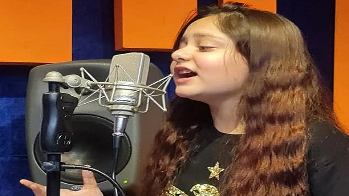 ছোট্ট লুবাবার কণ্ঠে ‘মানিকে মাগে হিতে’ ছোট্ট লুবাবার কণ্ঠে ‘মানিকে মাগে হিতে’