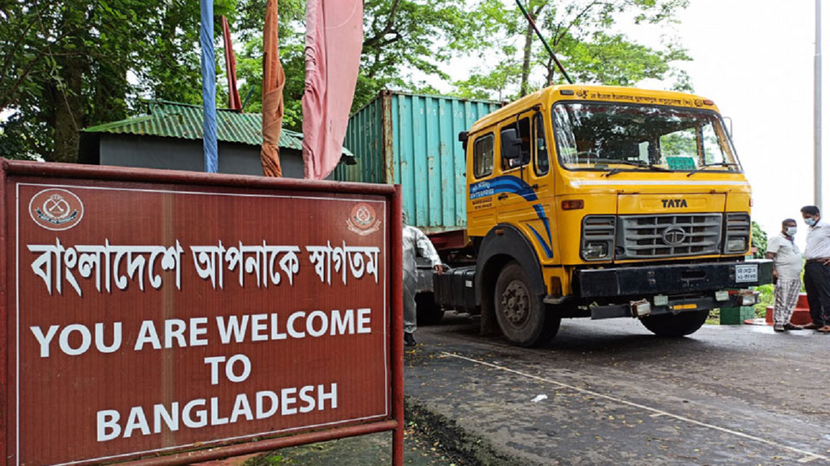 ২৭ বছর পর আখাউড়া বন্দর দিয়ে আসছে চাল, দাম কমবে?