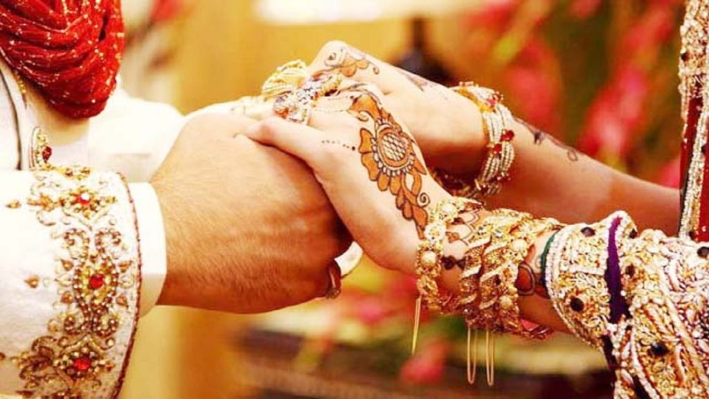 ৮ বিয়ের পর জানা গেলো নারী এইডসে আক্রান্ত