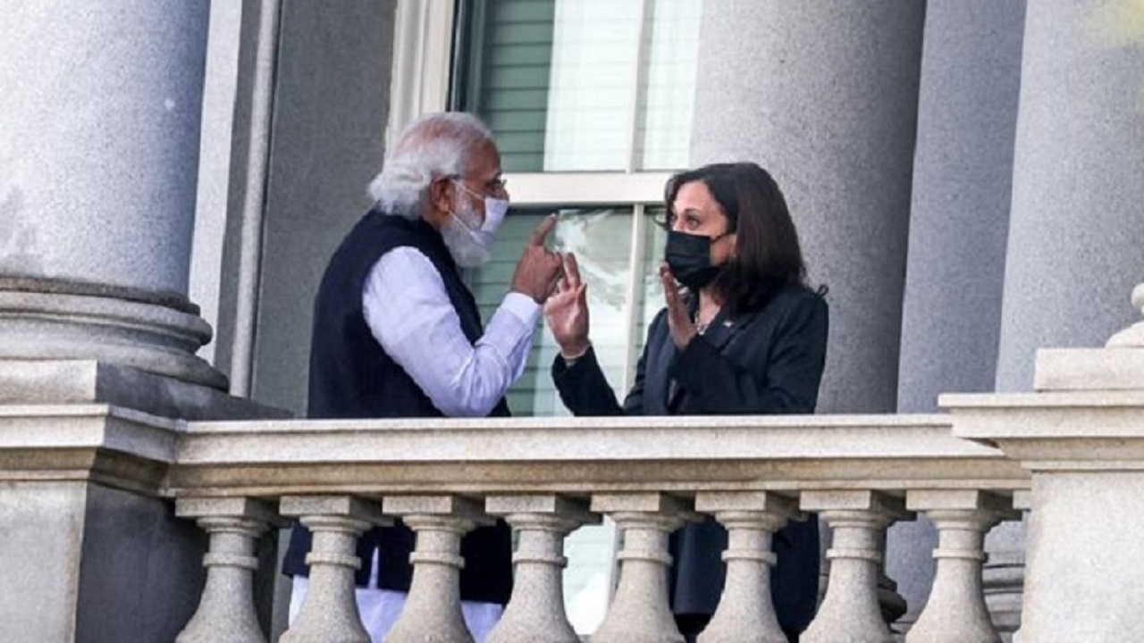 প্রথমবার বৈঠকে মোদি-কমলা প্রথমবার বৈঠকে মোদি-কমলা