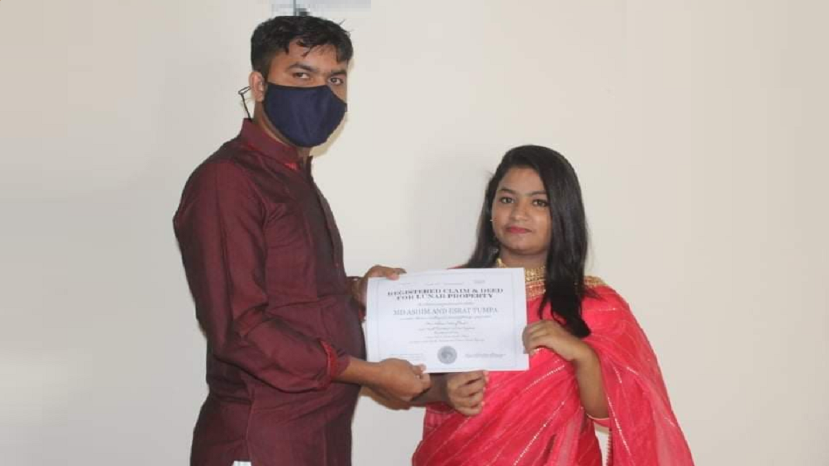 স্ত্রীকে চাঁদে জমি কিনে দিলেন বাংলাদেশি যুবক