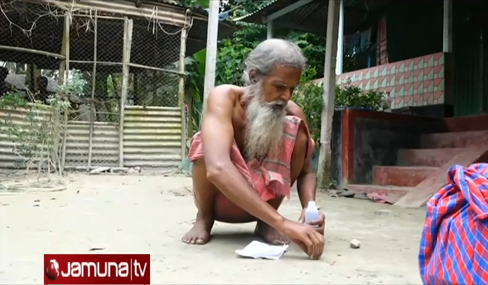 ফুঁ দিলেই আগুন! যেভাবে পুলিশের হাতে আটক ‘সাধুবাবা’