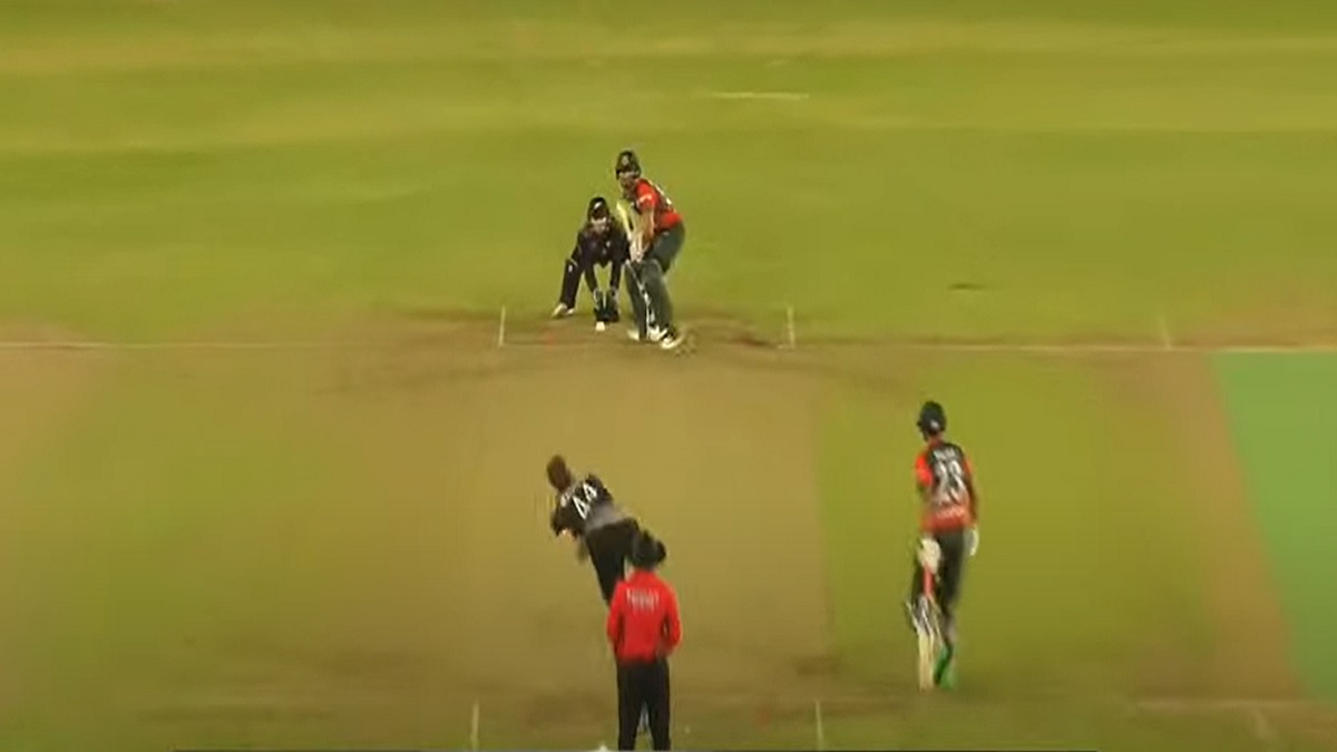 নাইম-মাহমুদউল্লাহর ব্যাটে জয়ের পথে বাংলাদেশ