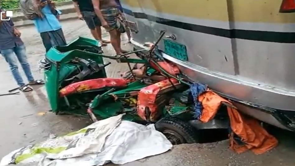 কুমিল্লায় বাস-সিএনজি সংঘর্ষে নিহত ৩