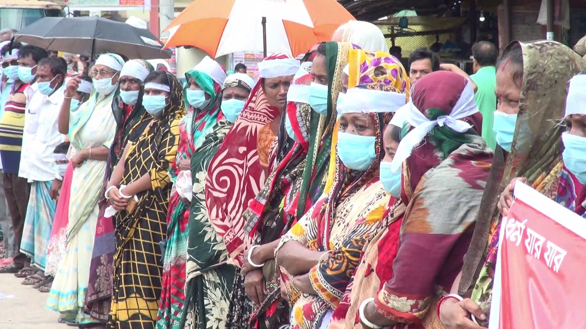 শ্মশান দখল করে স্থাপনা নির্মাণ, উচ্ছেদের দাবিতে মানববন্ধন