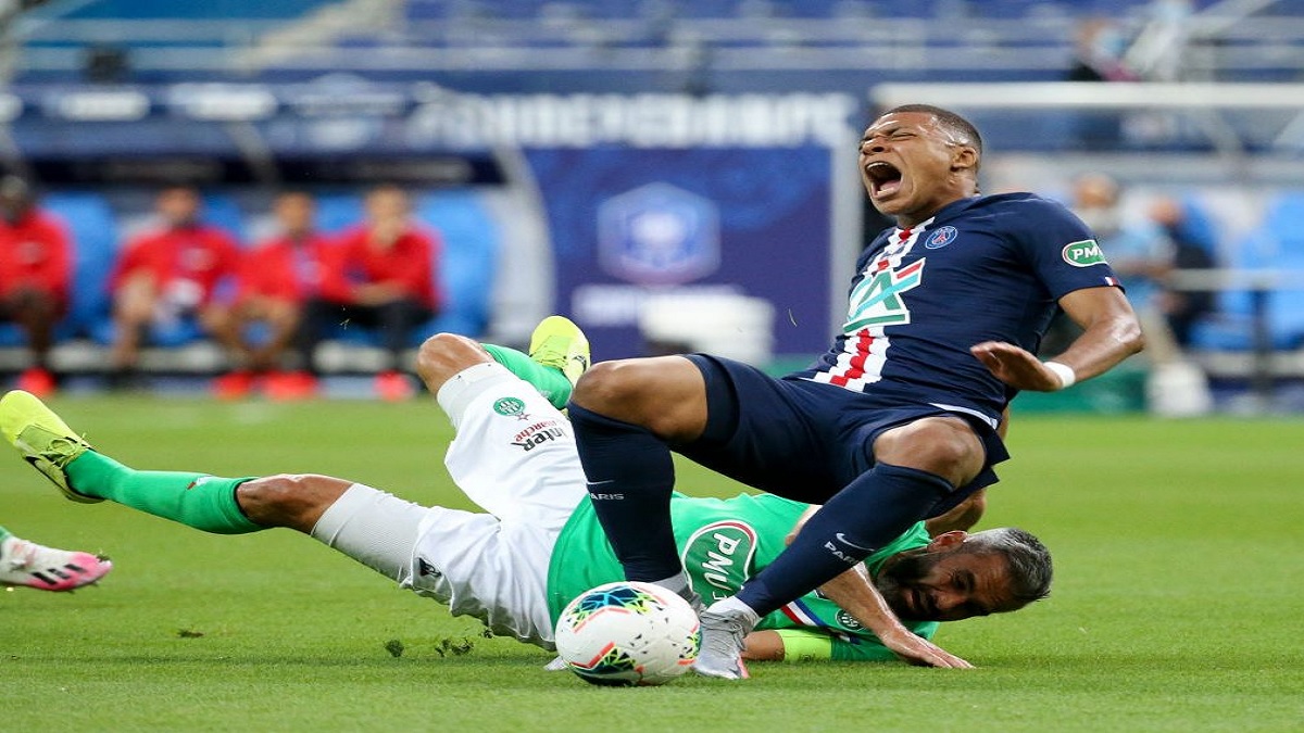 ইনজুরিতে পড়েছেন এমবাপ্পে