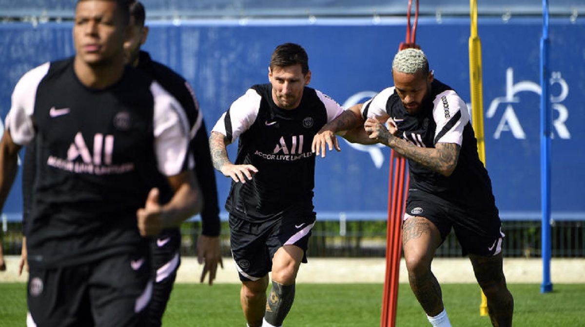 আজ পিএসজির ঘরের মাঠে অভিষেক ঘটতে যাচ্ছে মেসির