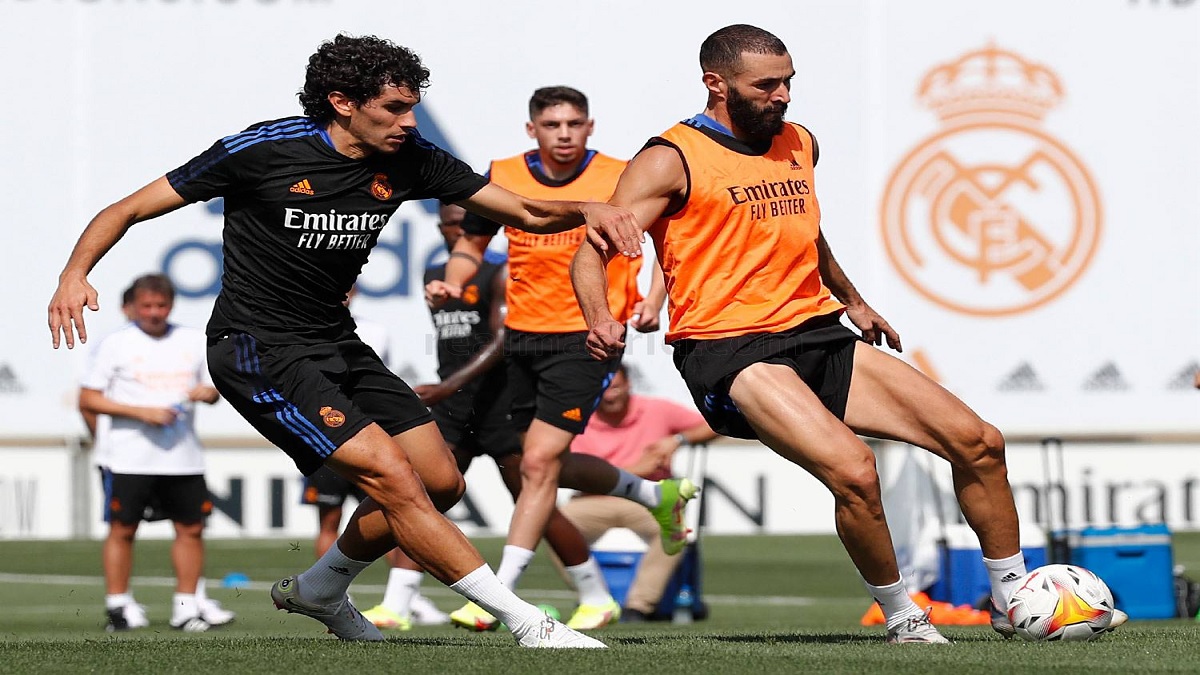 শীর্ষস্থানের লড়াইয়ে আজ মাঠে নামছে রিয়াল