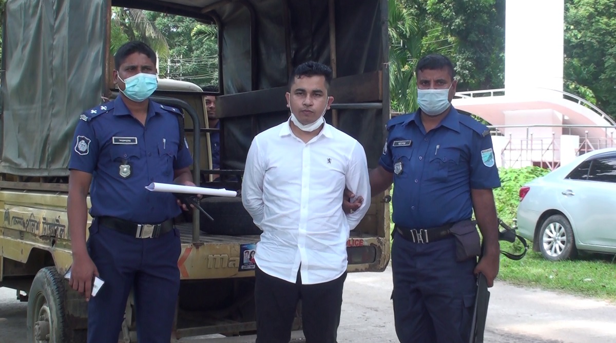 একাধিক খুন ও অস্ত্র মামলার আসামি কোয়াটার রনি গ্রেফতার