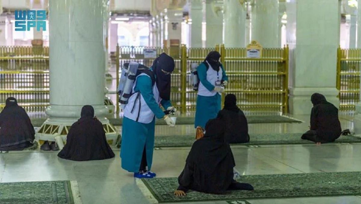 মক্কা-মদিনার মসজিদের জন্য ৬০০ নারী কর্মীকে প্রশিক্ষণ