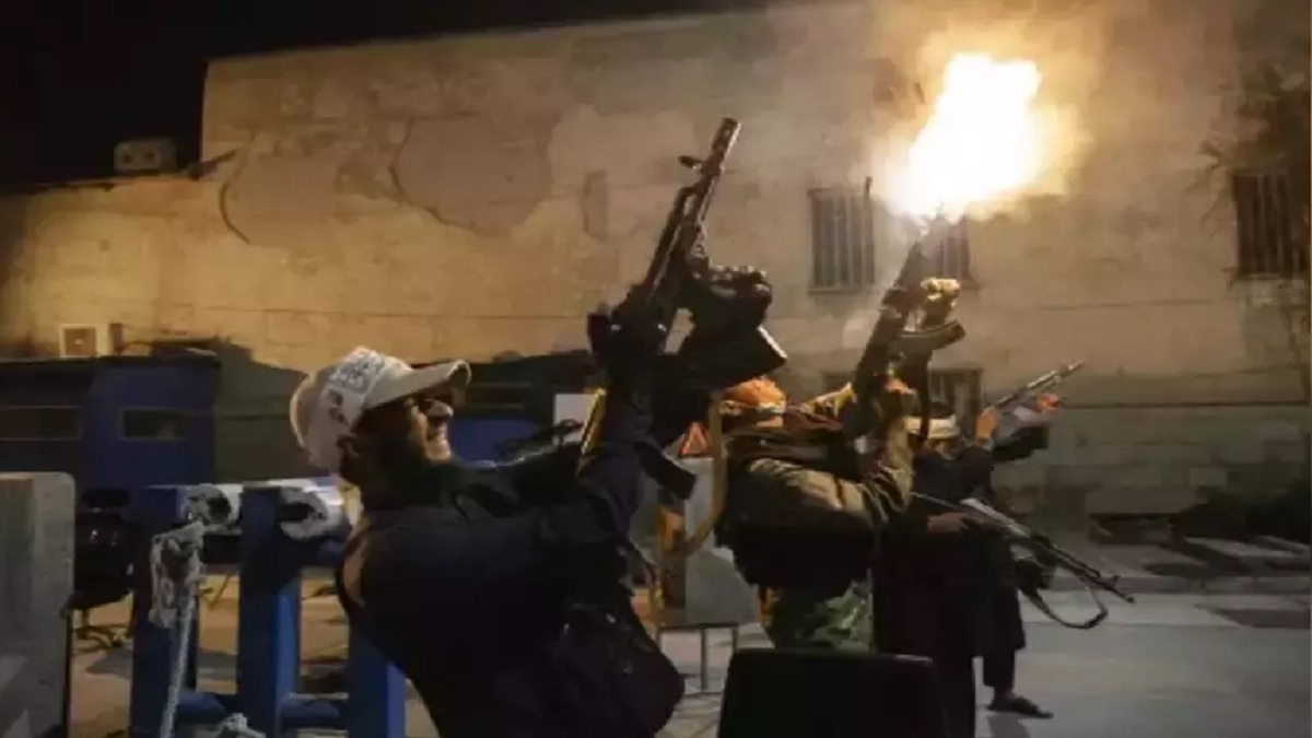 ফাঁকা গুলি ছুড়ে বিজয়োল্লাস তালেবানের, নিহত ১৭