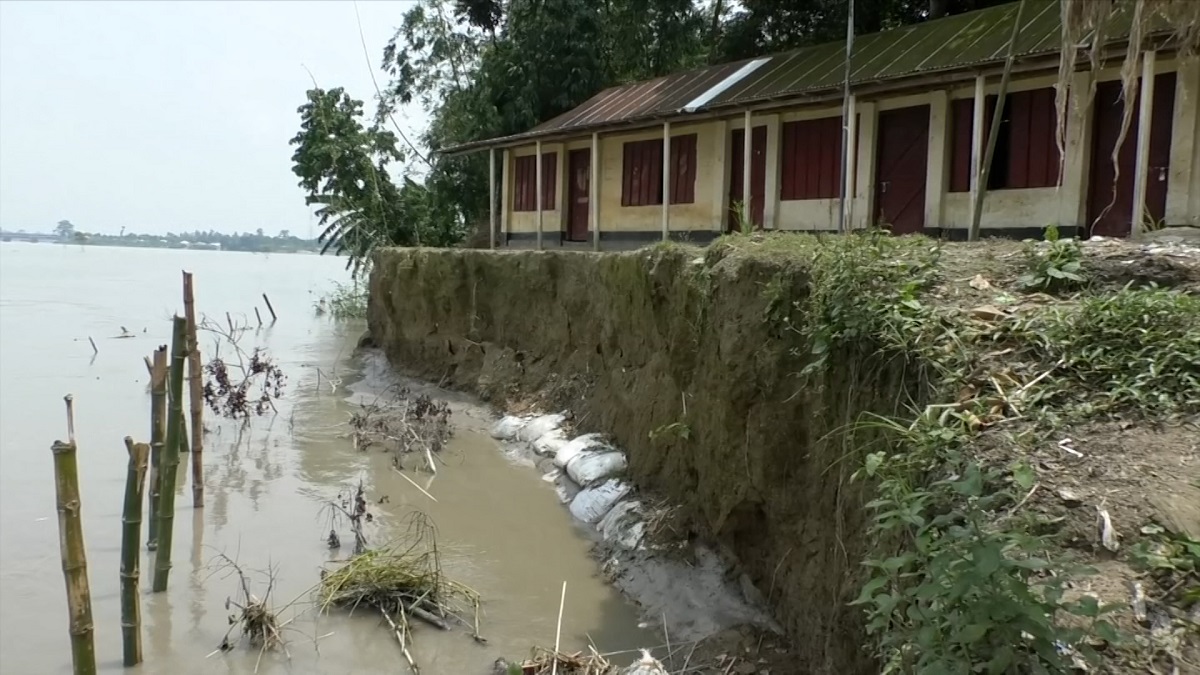 তিস্তার গর্ভে বিলীন হওয়ার অপেক্ষায় কয়েকটি স্কুল