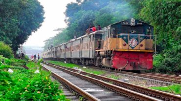 কমিউটার ট্রেনে ডাকাতি; হামলায় নিহত ২
