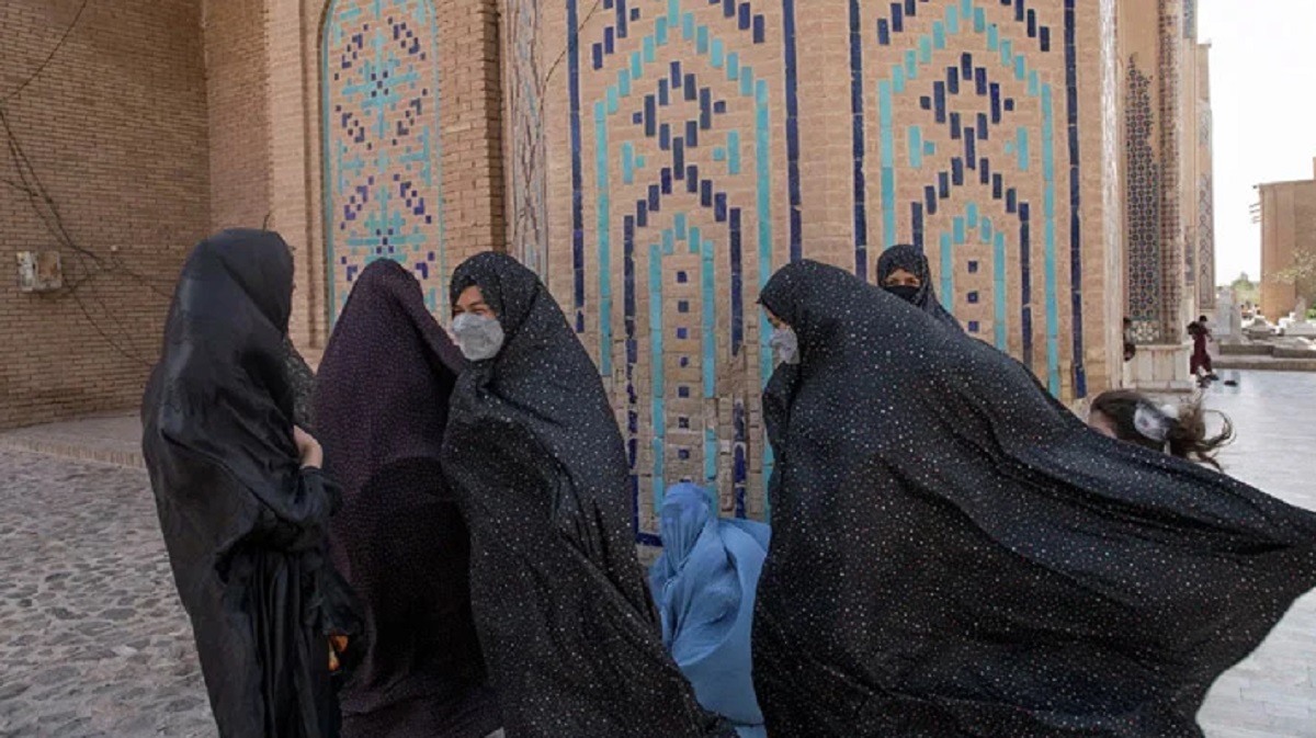 নারী মন্ত্রণালয়ে নারী কর্মীদেরই প্রবেশ করতে দিচ্ছে না তালেবান