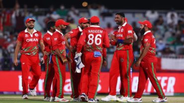আবারও নড়বড়ে সূচনা, নেই ২ উইকেট
