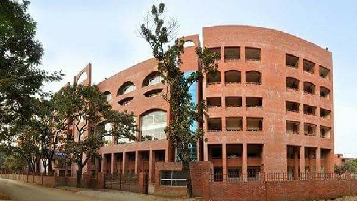 স্বাভাবিক চেহারায় ফিরছে কোভিড ডেডিকেটেড হাসপাতালগুলো