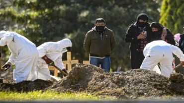 বিশ্বে করোনায় একদিনে আরও প্রায় ৮ হাজারের বেশি মৃত্যু বিশ্বে করোনায় একদিনে আরও প্রায় ৮ হাজারের বেশি মৃত্যু