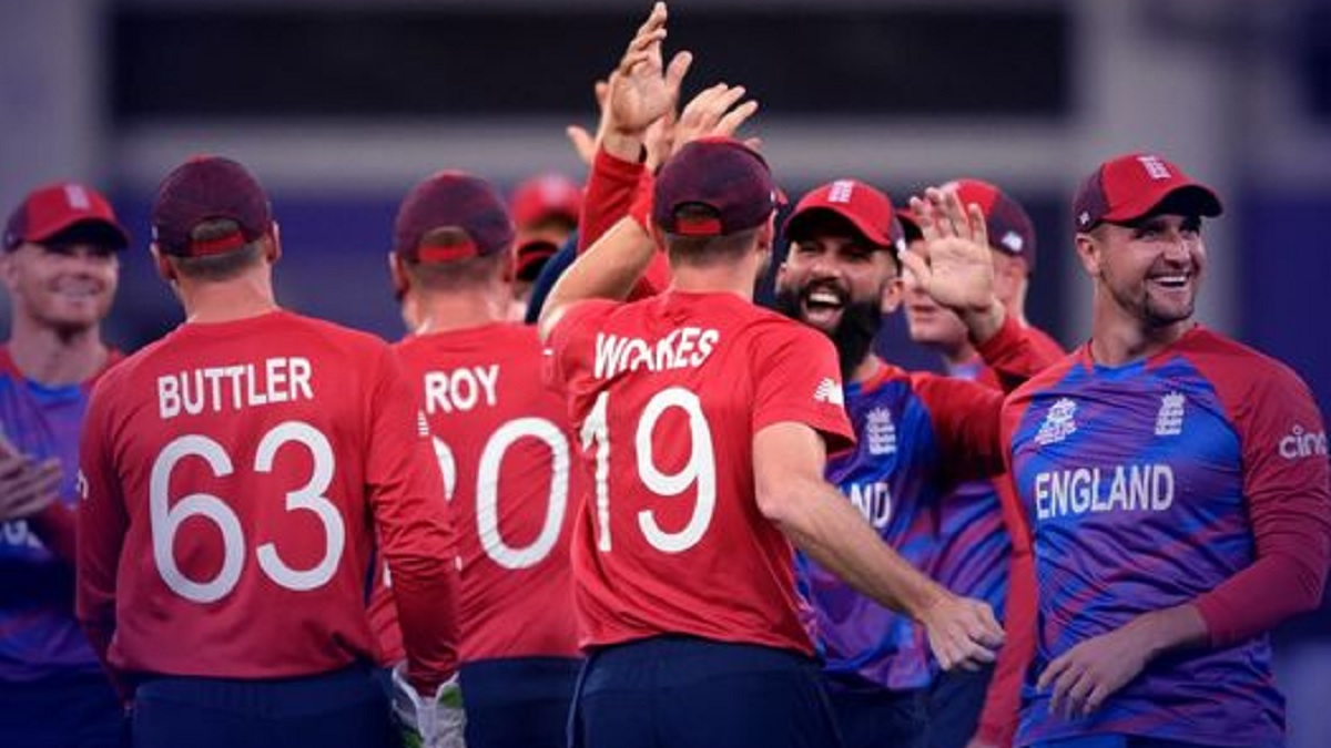 দুই বোলারের লড়াইয়ে সম্মানজনক সংগ্রহ অস্ট্রেলিয়ার