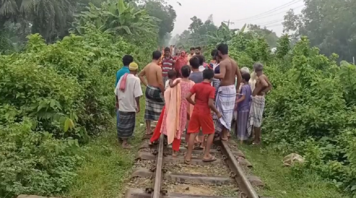 শিশু সন্তান নিয়ে ট্রেনের নিচে ঝাঁপ দিয়ে মায়ের আত্মহত্যা