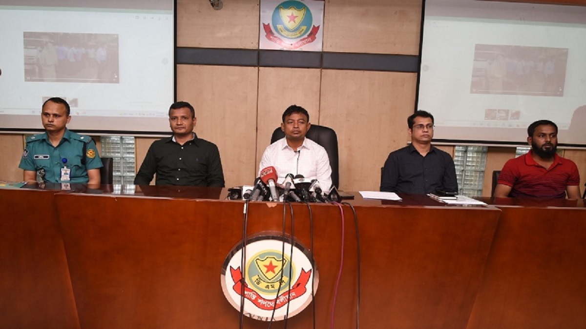 ‘ডিবি পরিচয় দিলেই সাথে যাবেন না, লোক জড়ো করার চেষ্টা করবেন’