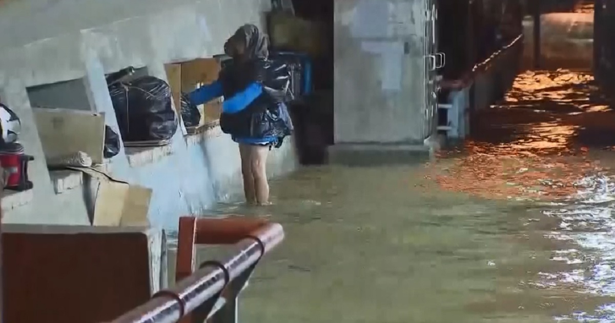 হংকংয়ে টাইফুন ‘কম্পাসু’র তাণ্ডব, শিক্ষা প্রতিষ্ঠান-পুঁজিবাজার বন্ধ