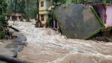 বৃষ্টিতেই বিপর্যস্ত কেরালা