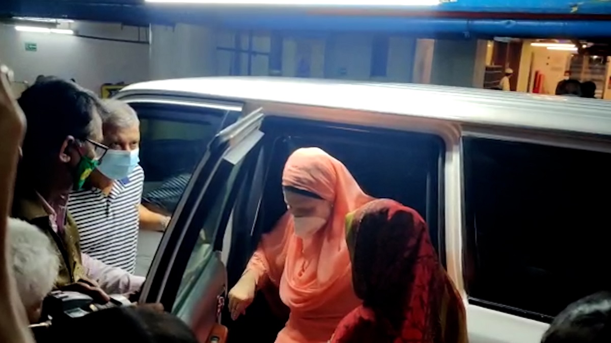 খালেদা জিয়ার শরীরের তাপমাত্রা নিয়ন্ত্রণে এসেছে